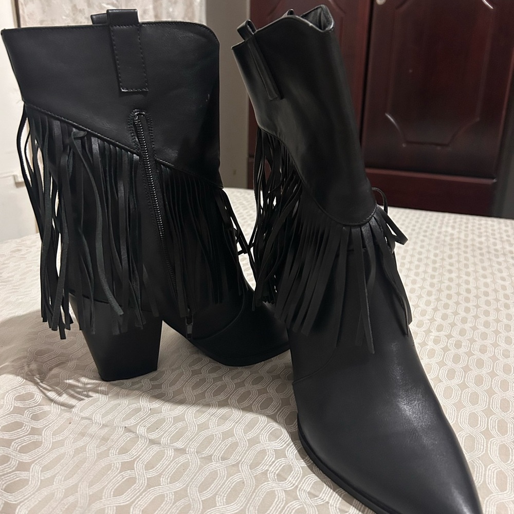 Glamorous Black Heeled Boots with Fringe